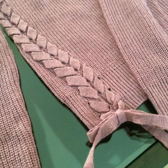 NWOT Forever 21 Sweater with Lace-Up Bow Sides - Picture 4 of 5